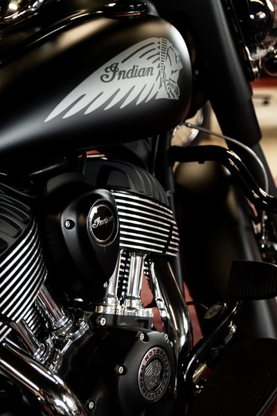 黑色印度摩托车发动机
